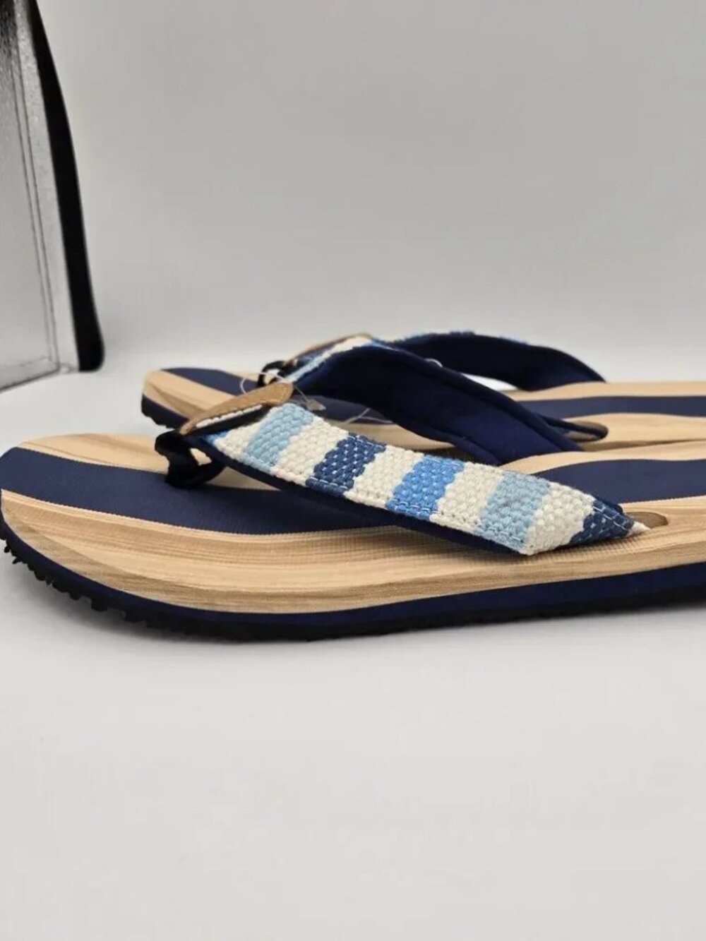 Kailback large aprx. size 10-11.5 mens Flip Flops-never worn w/tag
